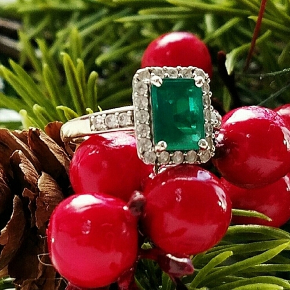 Vintage Lab Emerald 1.2 Carats & White Sapphire 14K White Gold Ring- Size 7.
